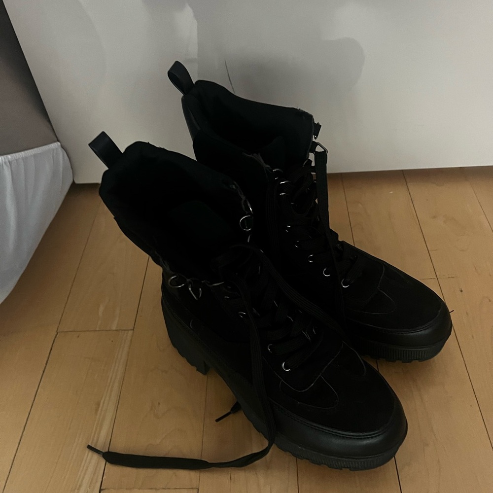 🗽Charlotte Russe Platform Boots